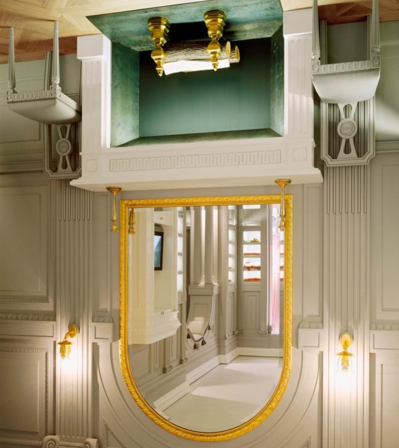 Shopping at Viktor & Rolf's store was like being inside a museum of fashion and fantasy. Customers didn’t just browse—they explored. / Photo Viktor & Rolf