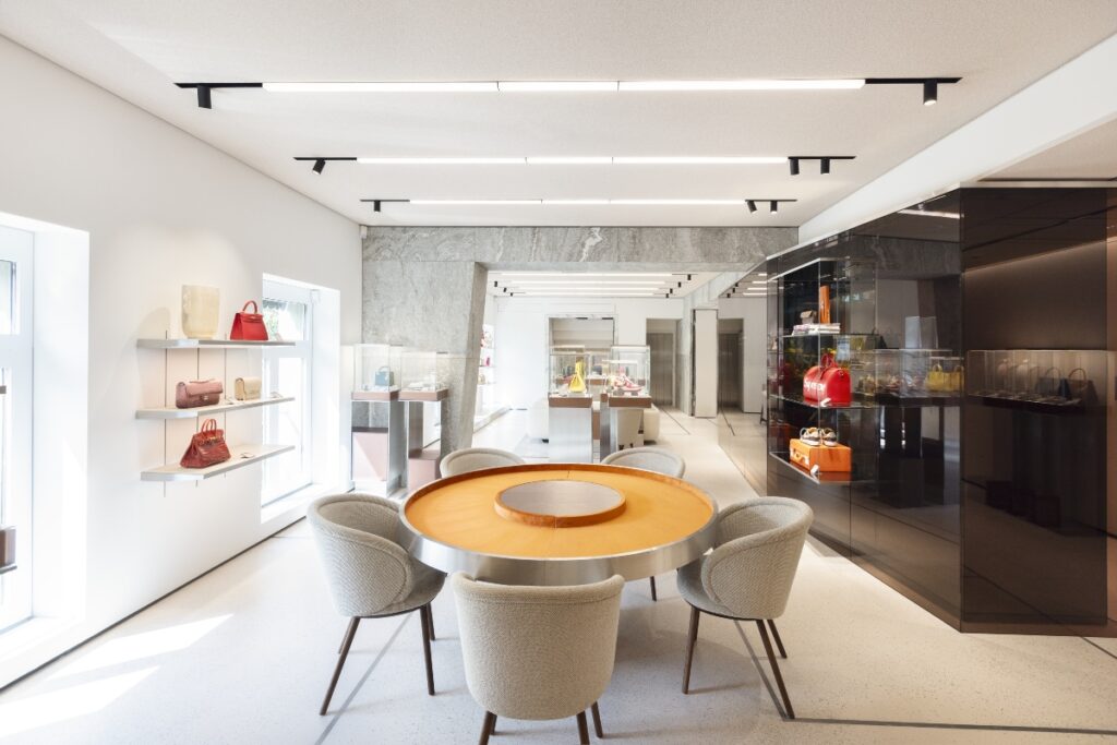 Clients feel part of something elite, yet approachable. Experts are always present to share knowledge, not just close a sale / Photo Sotheby's