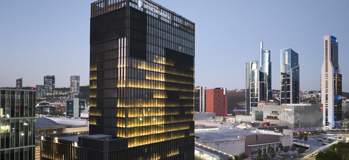 Nestled in the heart of San Pedro Garza García, the Presidente InterContinental Monterrey hotel merges sleek contemporary architecture with a tranquil atmosphere. / Photo residente InterContinental Monterrey