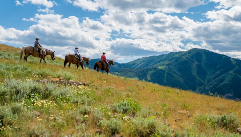 Sun Valley Lodge features 108 meticulously updated rooms and suites that seamlessly blend classic charm with contemporary sophistication. / Photo via (____)