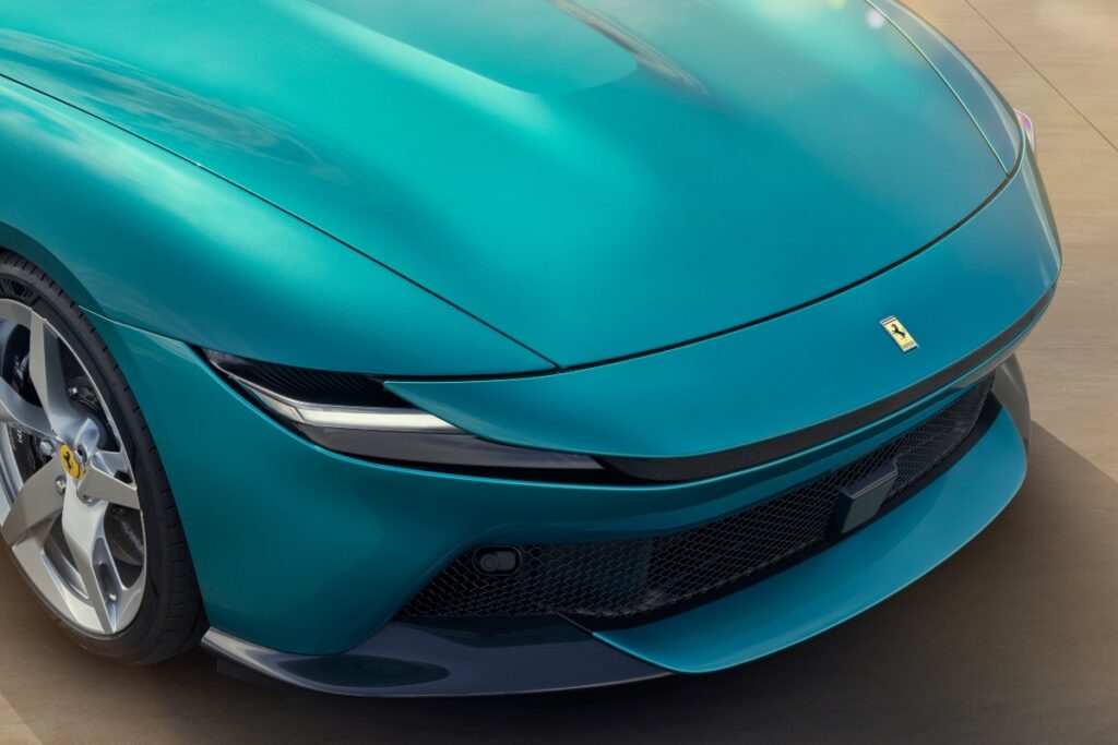 With its 640 cv engine and advanced driver assistance systems, the Ferrari Amalfi is designed to dominate both highways and winding coastal roads / Photo Ferrari