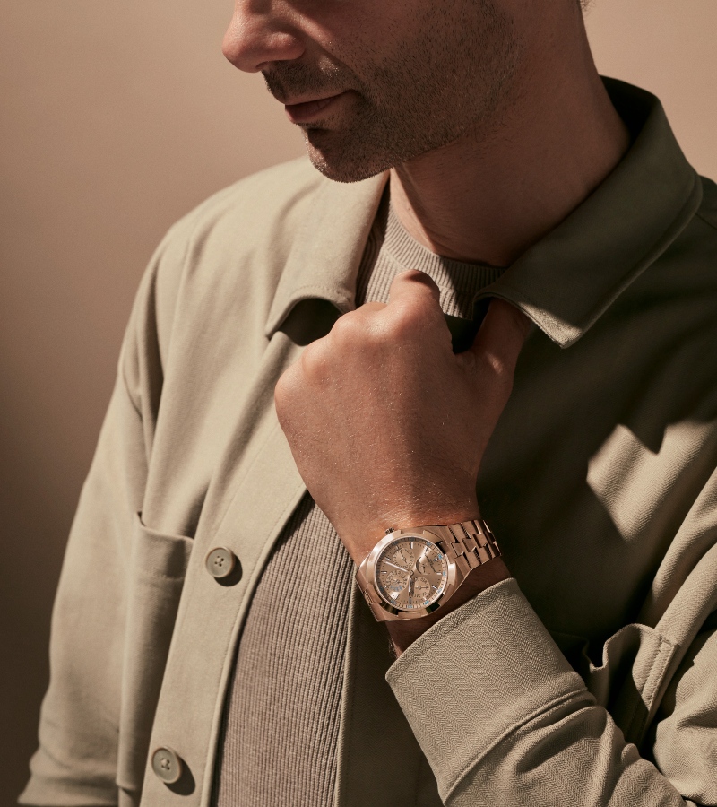 With 276 components and 36 jewels, the calibre exemplifies meticulous craftsmanship. It operates at 19,800 vibrations per hour and offers a 40-hour power reserve. / Photo Vacheron Constantin