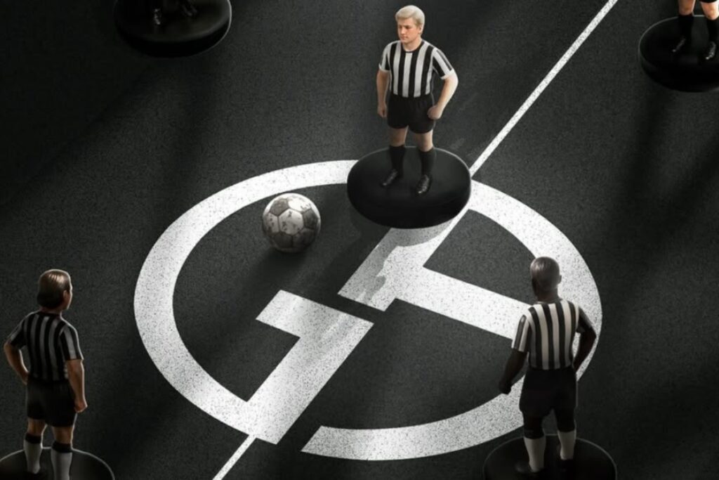 This collaboration continues Armani’s long-standing relationship with the world of sport, a field the luxury house has often embraced to merge performance with timeless elegance. / Photo via Giorgioarmani