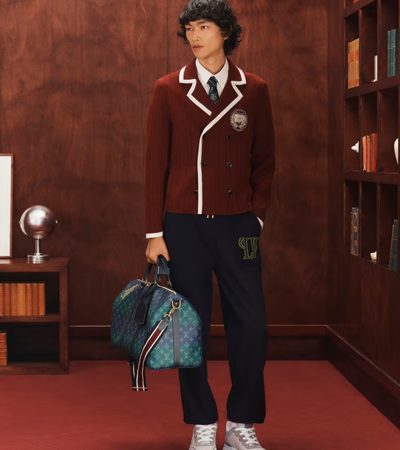 Materials chosen for shifting fall weather allow sophisticated layering. Louis Vuitton crafts garments that blend casual and formal effortlessly / Photo Louis Vuitton