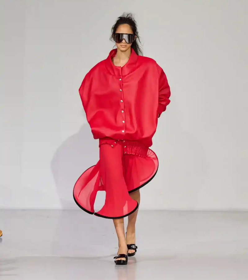 Bold reds burst back onto the scene, delivering confidence and drama / Photo Niklas Skovgaard