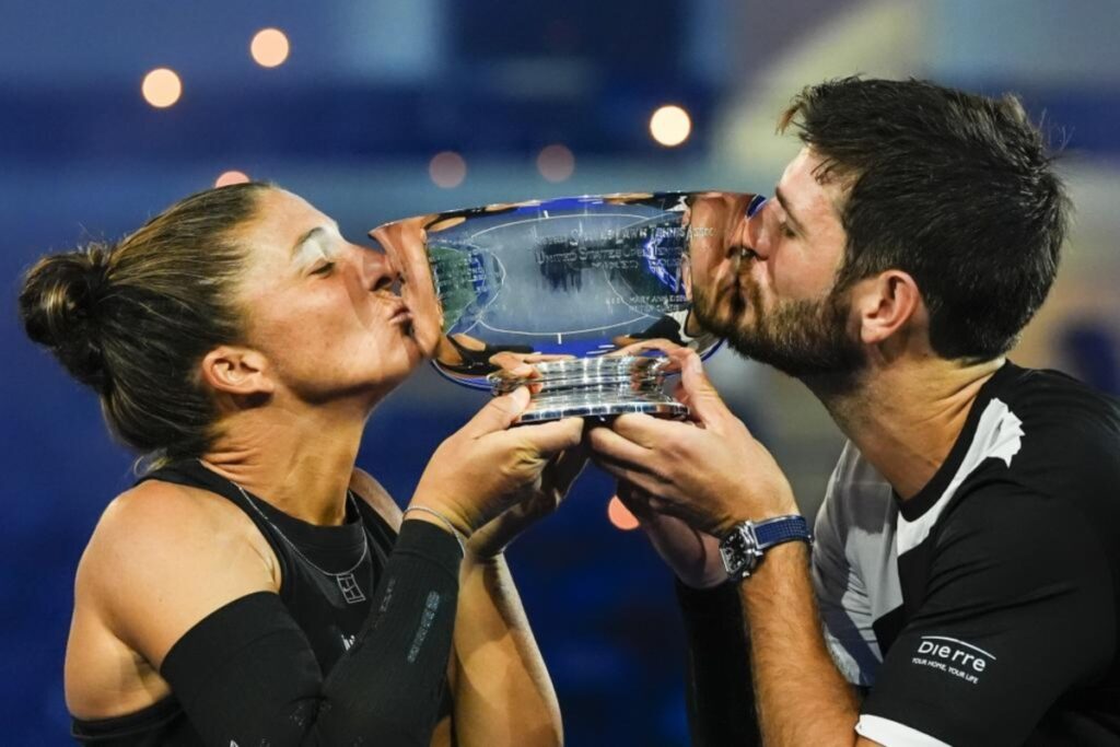 During the ceremony, gratitude poured from both players. Vavassori praised Errani’s relentless energy, calling their shared journey “unbelievable.” / Photo US open