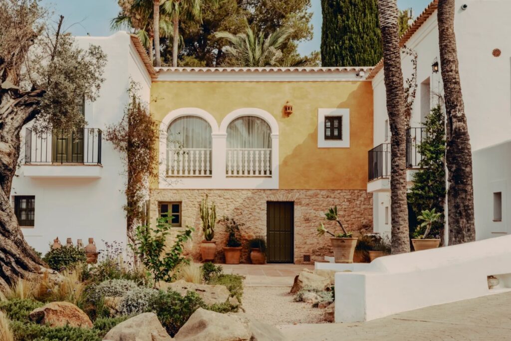 Whitewashed walls, timber beams, and sculptural details by local artists invite quiet admiration / Photo Soho House