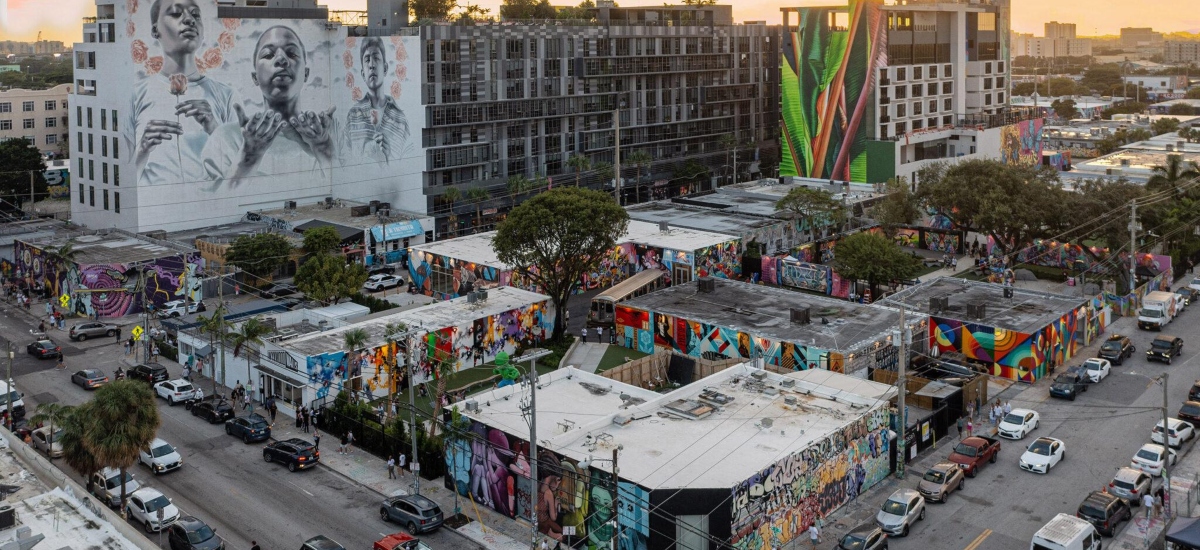 This vibrant Miami neighborhood has become a hub of art, gastronomy, and nightlife, offering an experience that balances indulgence, discovery, and relaxation / Photo via Wynwood Walls