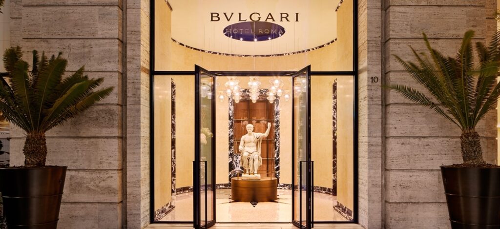 The Bulgari Rome hotel occupies a meticulously restored 1940s Rationalist building at Piazza Augusto Imperatore 10 / Photo via Bvlgari Hotel Roma