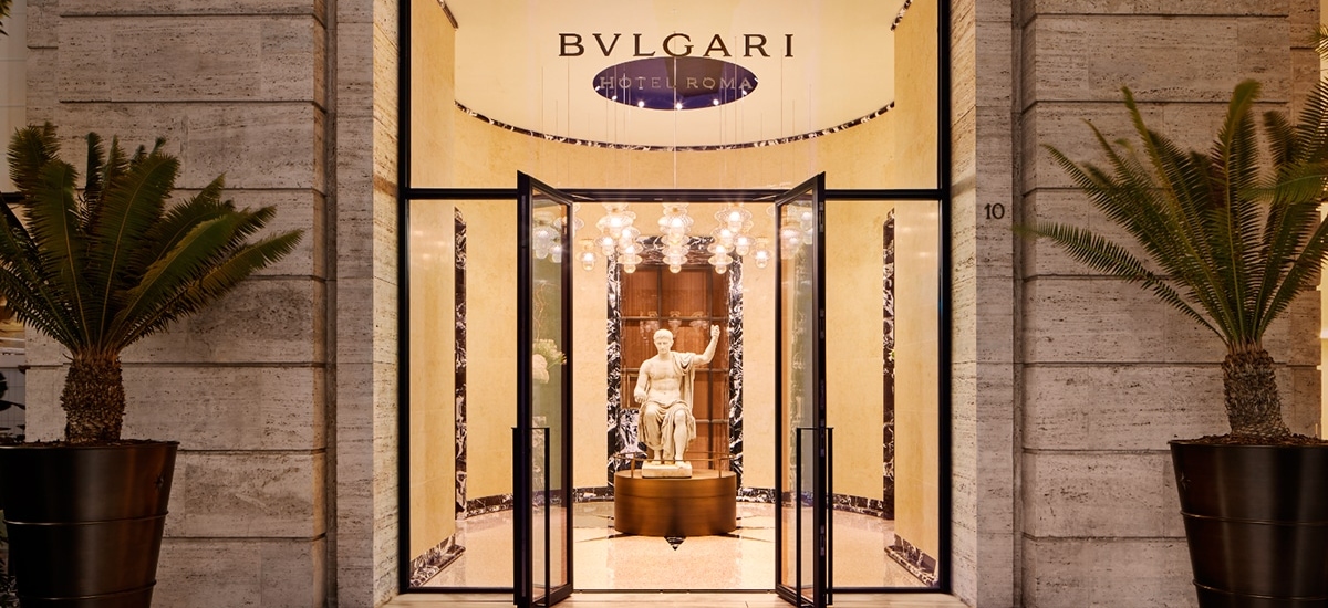The Bulgari Rome hotel occupies a meticulously restored 1940s Rationalist building at Piazza Augusto Imperatore 10 / Photo via Bvlgari Hotel Roma
