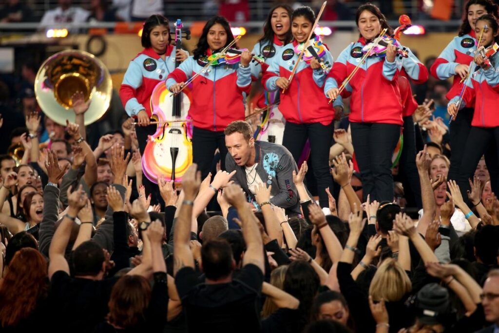 Dudamel and Chris Martin reunited on one of the world’s biggest stages. Coldplay’s Super Bowl halftime show in 2016 became a turning point / Photo Gustavo Dudamel