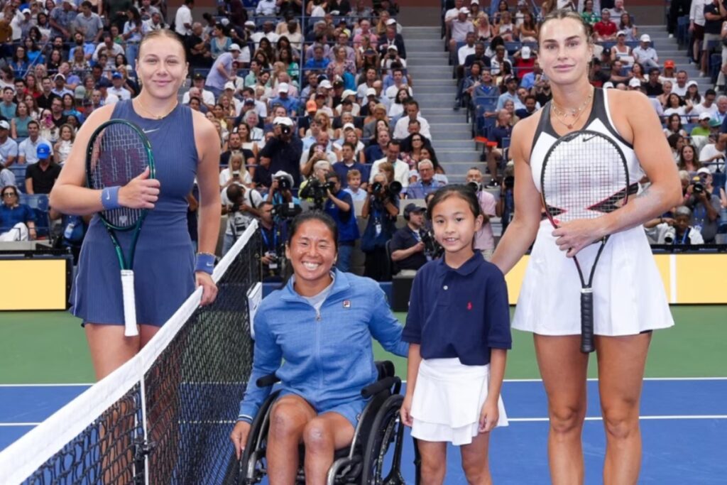 The women’s final was played under the closed roof of Arthur Ashe Stadium, giving the clash an electric atmosphere. / Photo via US Open