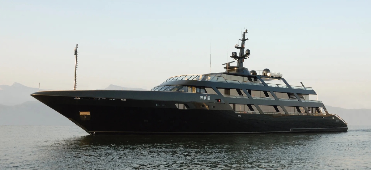 Every detail inside Main radiates Armani’s design philosophy—restraint, elegant finishes, neutral yet rich palettes, and emphasis on comfort. / Photo via Armani