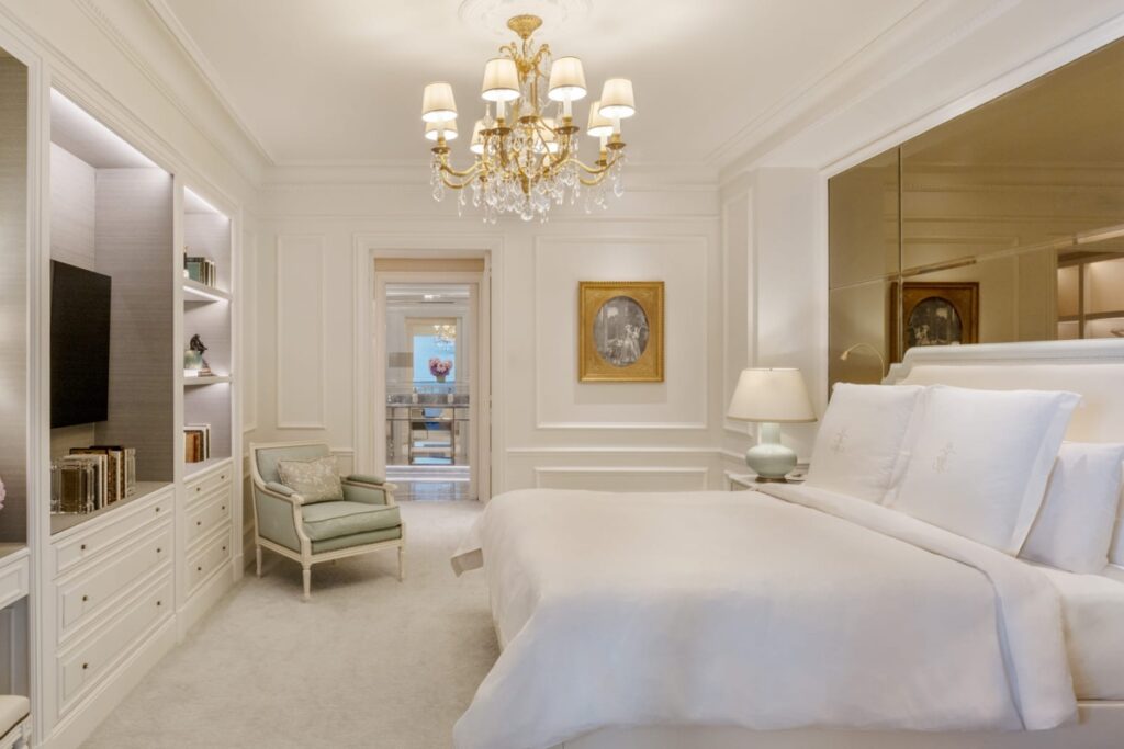 Key suites include the Penthouse Suite with garden terraces and sweeping city views, the Parisian Eiffel Suite with multiple bedrooms and family-friendly layout. / Photo via Four Seasons George V