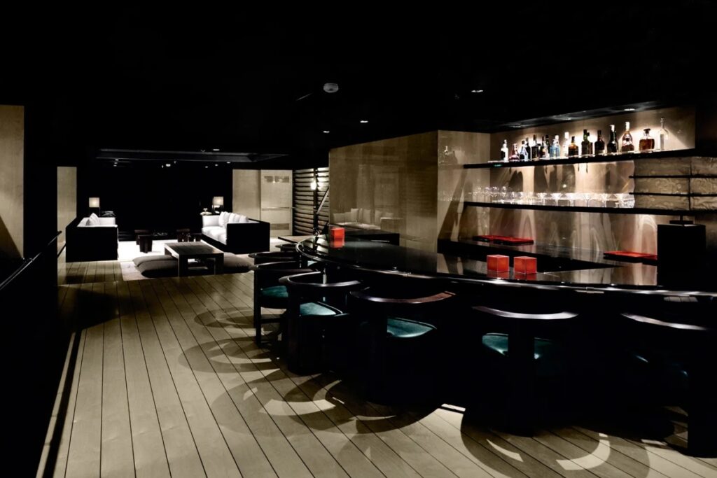 Sets a benchmark for superyacht design by combining durability with style and minimalism. / Photo via Armani