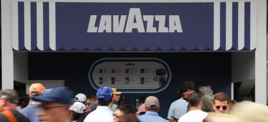 For fans, the Food Village and other tournament hotspots become vibrant stages for coffee artistry. / Photo Lavazza