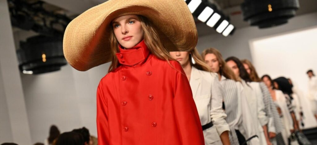 Instead of relying on elaborate sets, the Madison Avenue flagship became a minimalist stage for the Ralph Lauren show at the NY Fashion Week. / Photo Ralph Lauren