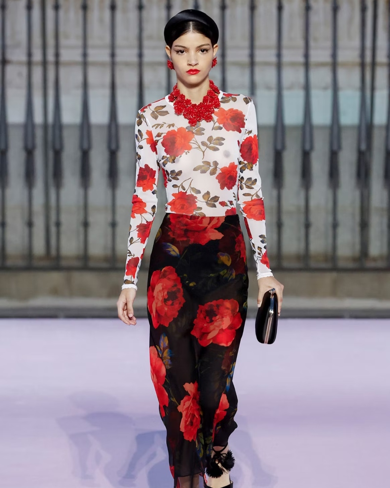 Drawing on the grandeur of Spain’s 17th-century Golden Age and the rebellious energy of La Movida / Photo via Carolina Herrera