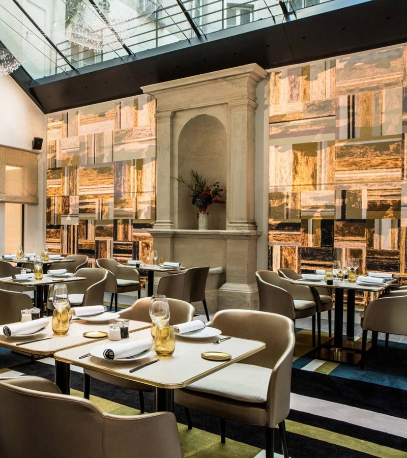 At Fauchon L’Hôtel Paris, pink accents, Parisian artistry, and the celebrated Gourmet Bar offer something unmistakably local. / Photo Fauchon L’Hôtel Paris