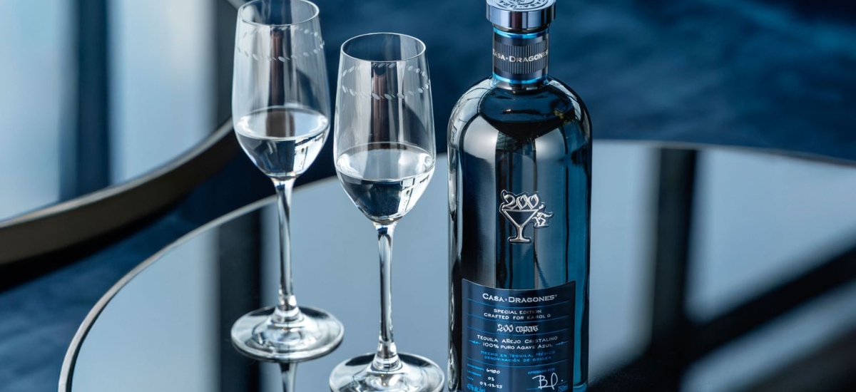 The idea emerged on the set of Karol G’s video 200 Copas. Moments of family, friendship, and gratitude inspired a deeper ambition: a tequila that immortalized those emotions in liquid form / Photo 200 Copas