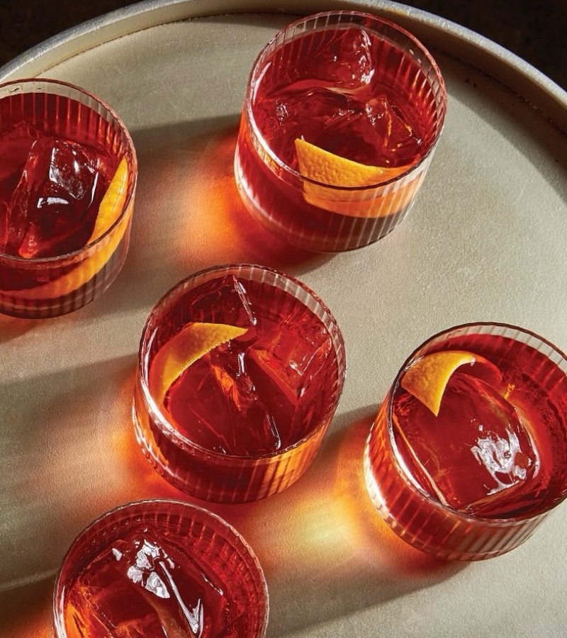 From September 22–26, Miami joins the global celebration with a lineup of restaurants showcasing the iconic Italian aperitif through inventive variations at the Negroni Week. / Photo @imbibe