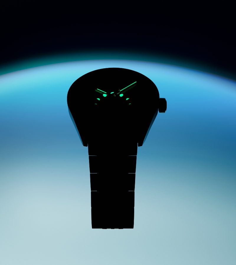 Super-LumiNova® on hands and numerals ensures legibility under every condition—trackside, seaside, or stargazing under a new moon / Photo TAG Heuer