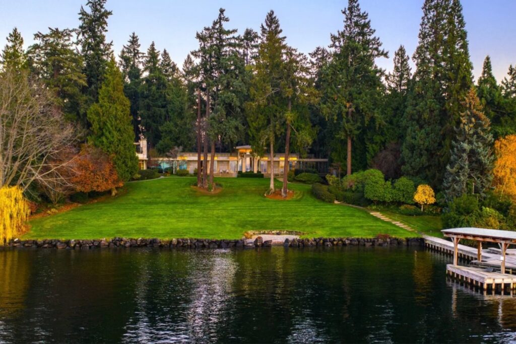 Bezos and Sánchez have invested heavily in the area, acquiring three properties totaling $237 million. / Photo via Michael Wamlmsley/Realtor.com