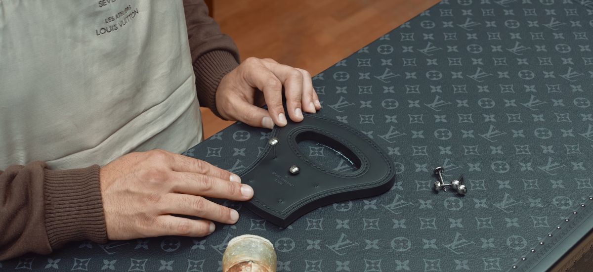 Asia and the U.S. showed positive growth, while Europe and Japan faced declines due to reduced tourist spending. / Photo via LV (2025 Financial Report)