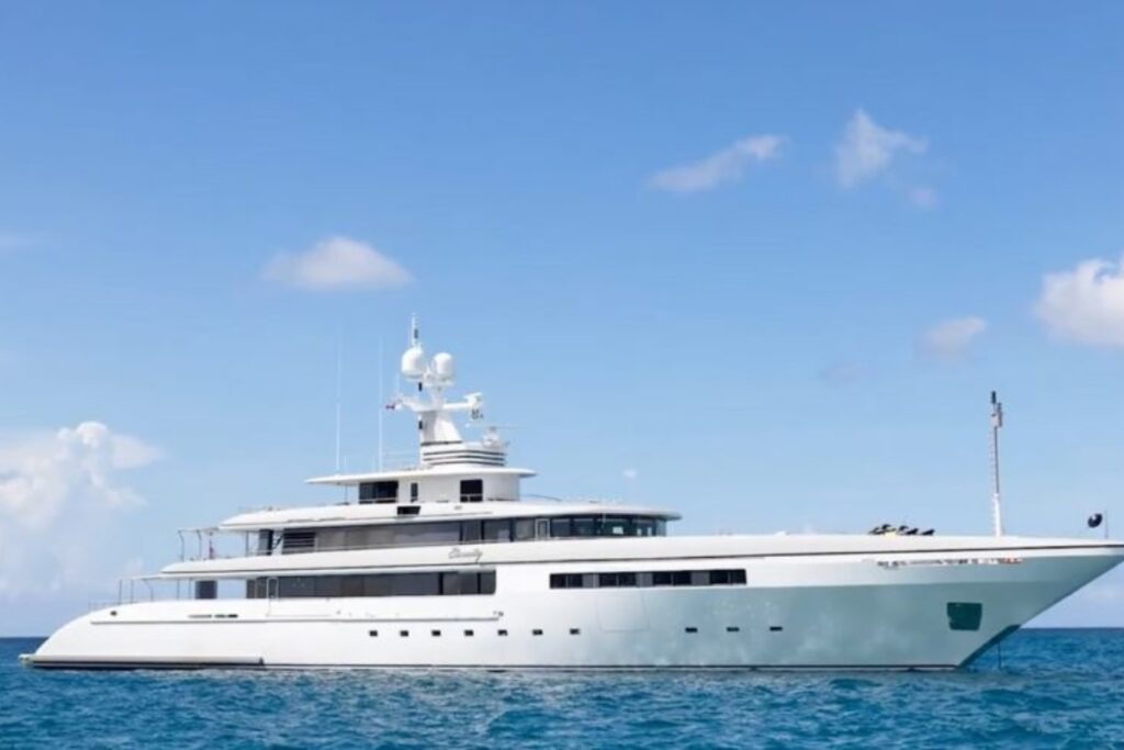 The Fort Lauderdale International Boat Show (FLIBS) is not merely a trade show; it is a meticulously curated gallery showcasing the aspirations of the ultra-high-net-worth individual. . / Photo via Yacht World