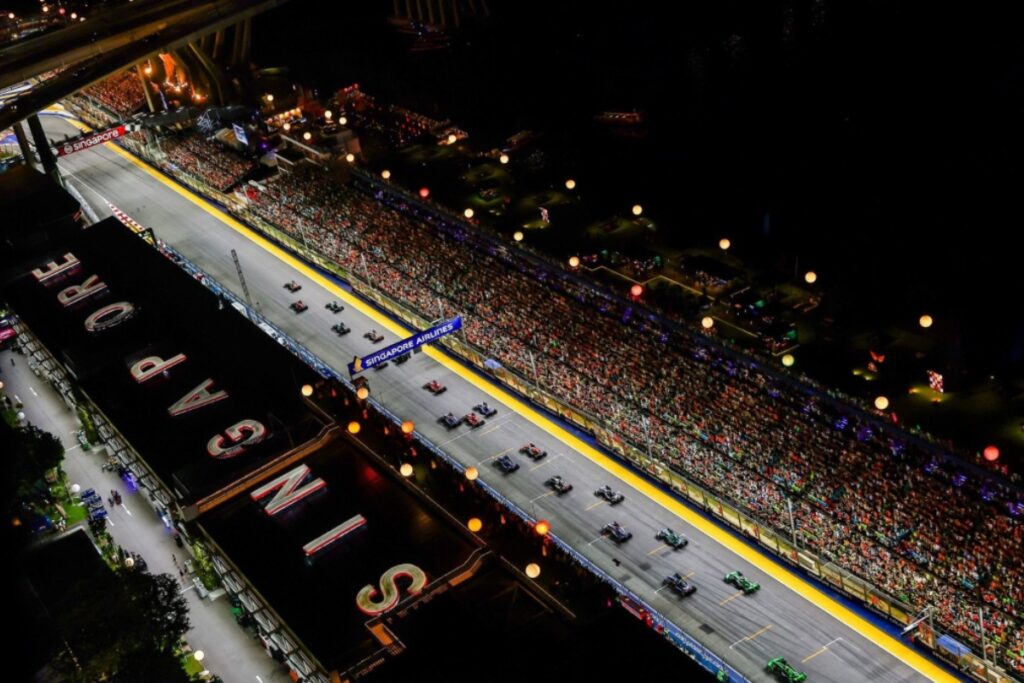 The race typically covers around 305 km over 62 laps on the Marina Bay Street Circuit. / Photo via F1