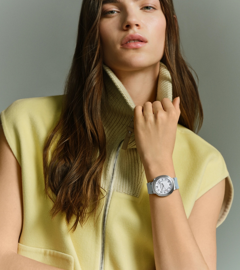 If you enjoy understated luxury with a touch of brilliance, the diamond version adds an extra layer of sophistication. The design remains pure Hermès either way. / Photo via Hermès