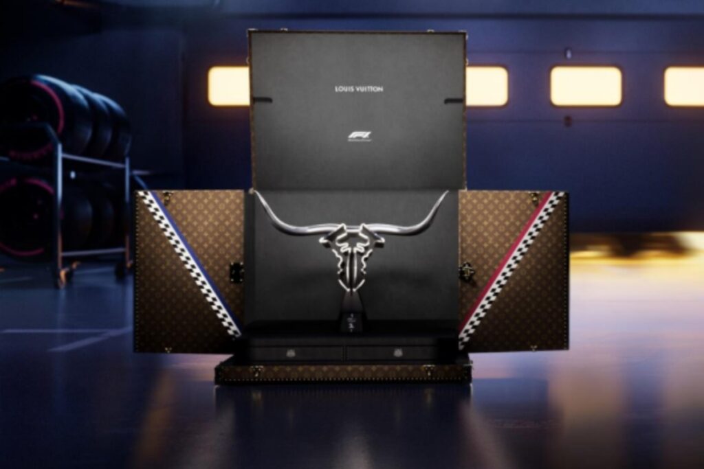 The trunk destined for the United States Grand Prix in Austin is no exception: wrapped in Monogram canvas, it features a bold “V” motif symbolizing both “Victory” and “Vuitton. / Photo via Louis Vuitton