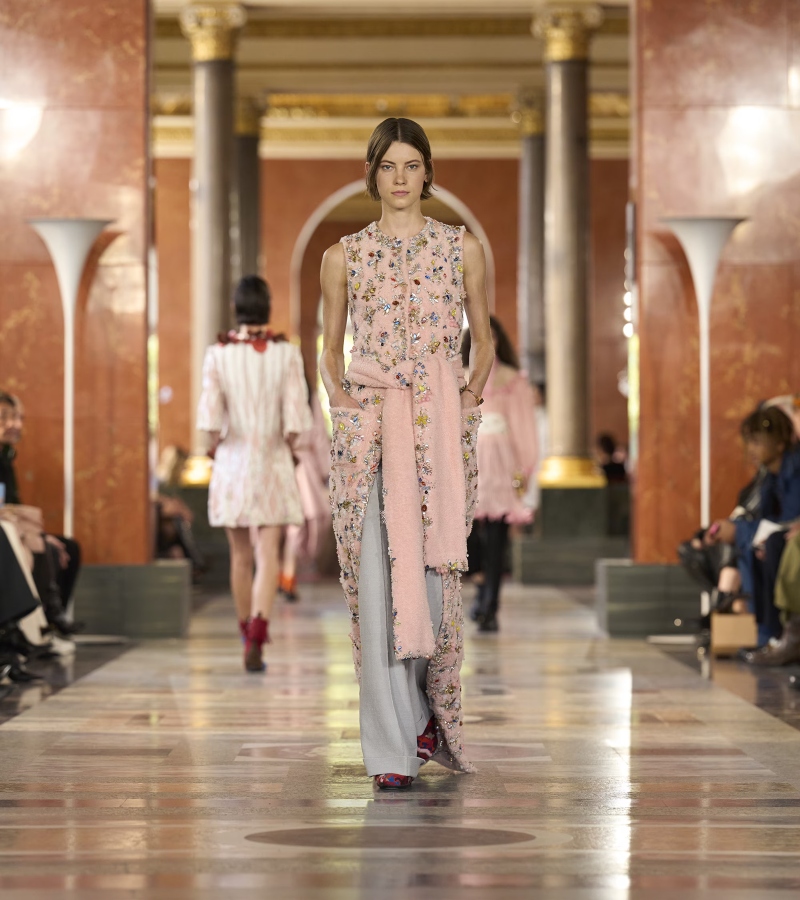 Delicate lace, sheer fabrics, and sophisticated draping elevated boudoir aesthetics into red-carpet-ready ensembles. / Photo Louis Vuitton