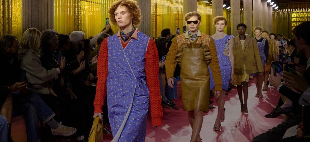 Miu Miu Spring Summer 2026 once again turned the runway into a mirror for society, this time reflecting the silent strength of women’s labor. / Photo Miu Miu