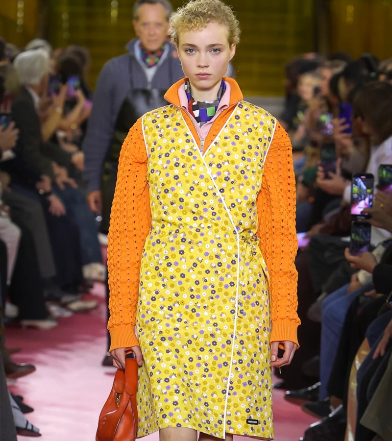 And then came the flowers. Retro floral prints bloomed across light coats, ruffled blouses, and apron dresses. / Photo Miu Miu