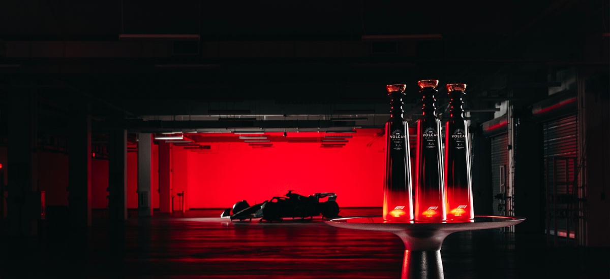 The alliance between the world’s most prestigious motorsport and one of Mexico’s most celebrated luxury tequila houses marks a new chapter where heritage, innovation, and artistry collide. / Photo Volcan