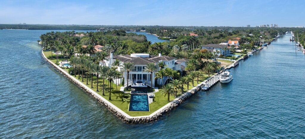 Fueled by Florida’s tax advantages, a surge of wealthy buyers, and limited land availability, the city’s real estate market continues to thrive. / Photo Miami Real Estate