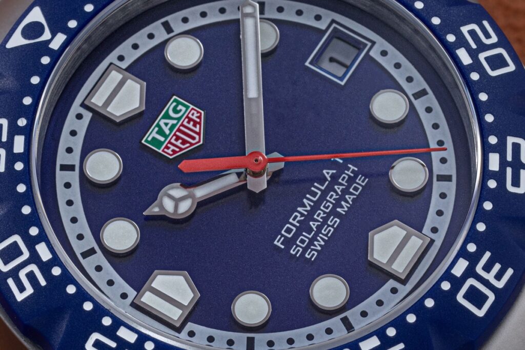 Inside the Formula 1 Solargraph beats the revolutionary TH50-00 Solargraph caliber, developed to harness natural and artificial light. / Photo TAG