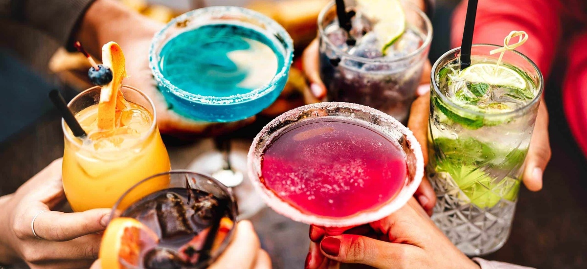 Gen Z’s approach to sobriety is not moralistic—it’s mindful. The term “sober curious” perfectly captures this spirit. / Photo l'espicier