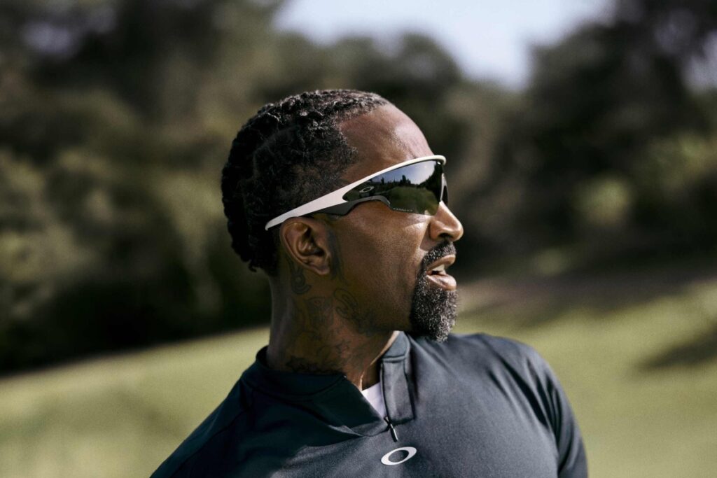 With a unified front lens and a sleek aerodynamic shape, the Oakley Meta Vanguard eliminates visual clutter / Photo Oakley