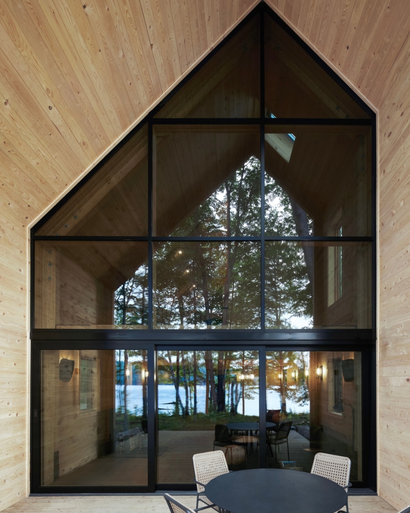 This innovative cabin is based on an 18.5’ x 10’ module, offering 185 square feet per unit, with configurations ranging from compact retreats to spacious, multi-room layouts / Photo via Adrien Williams