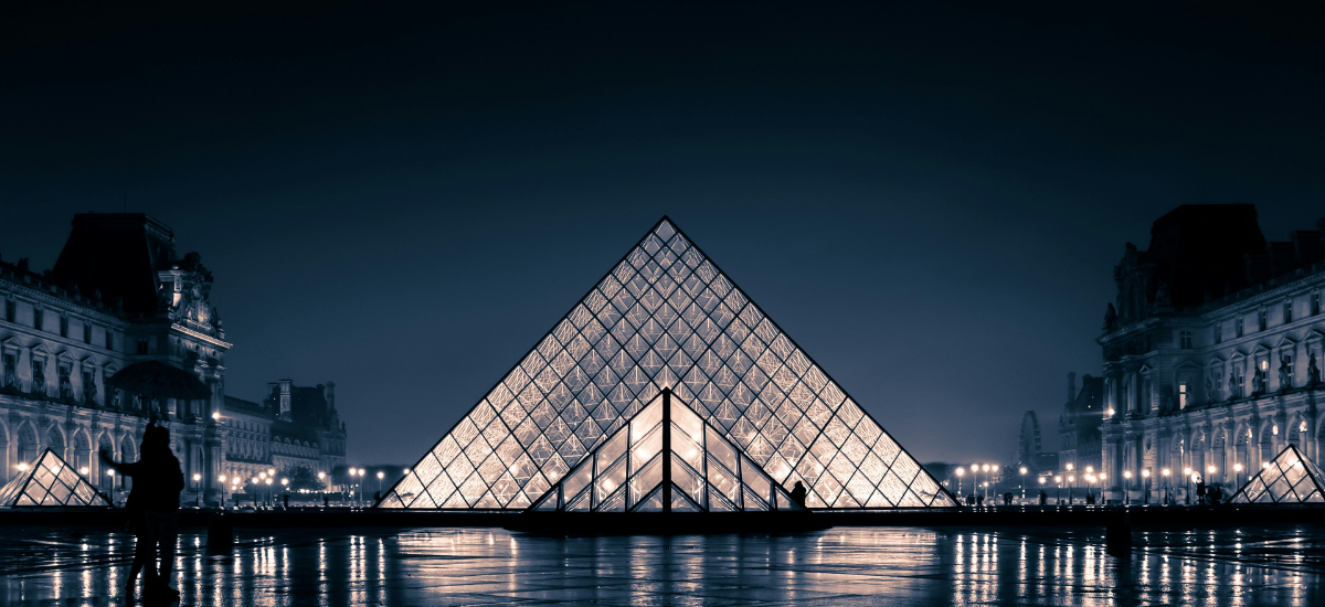 Louvre structural crisis