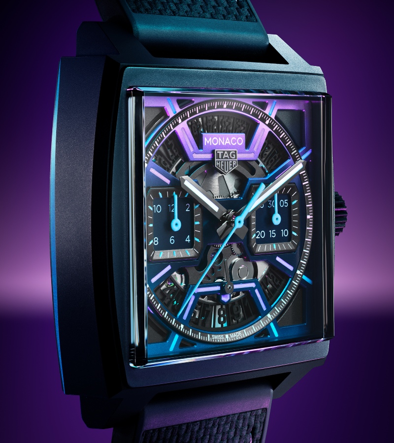 The watch shows its most magnetic personality when darkness falls. Super-LumiNova® accents appear in layered shades. / Photo TAG Heuer