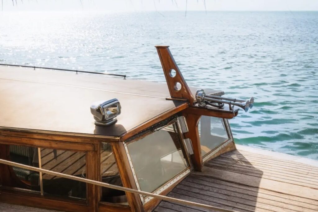 From February 5–8, 2026, the island will be reserved exclusively for guests of this immersive event, transforming its palm-fringed shores into a haven of taste, terroir, and tailored luxury. / Photo via Little Palm Island Resort & Spa