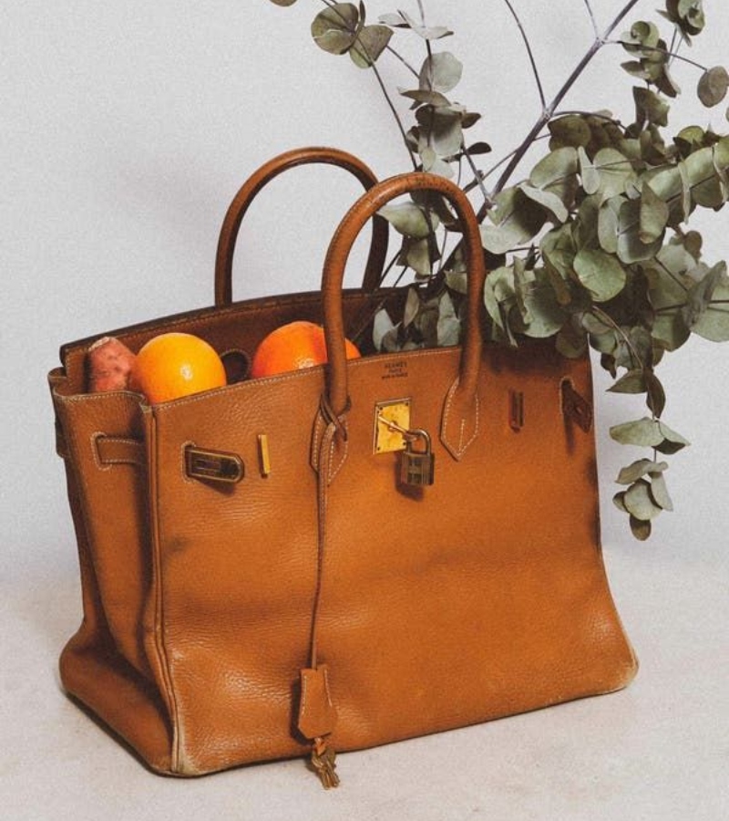 This cycle reveals who usually ends up buying a timeless Celine, Hermès, or Chanel design: women aged 35-45 who have long dreamed of owning these pieces but couldn’t justify the full retail price. / Photo via Pinterest