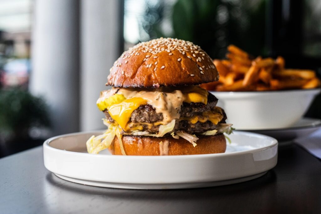Le Rond has reimagined the burger not as a quick bite but as a sensory experience that celebrates taste, craftsmanship, and authenticity / Photo via Le Rond