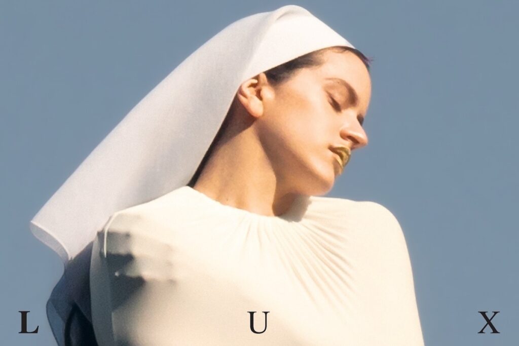 Far from a simple stylistic experiment, this work builds a bridge between centuries-old musical traditions and a global, digital sound. / Photo Rosalía