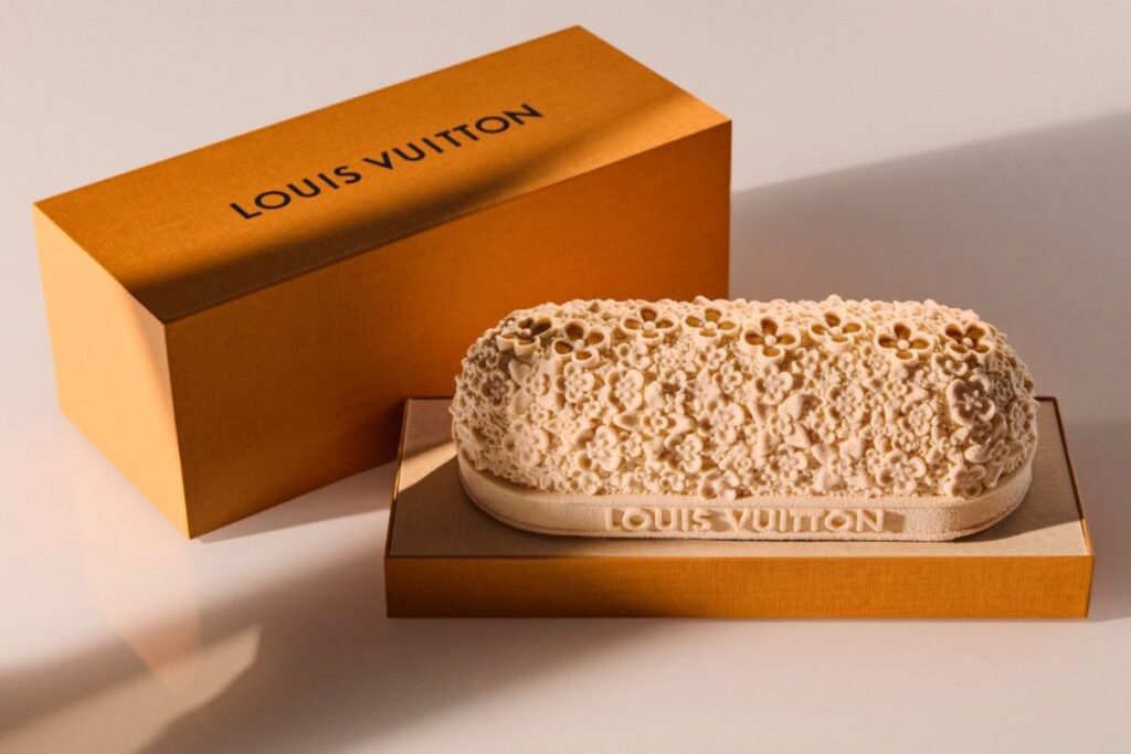 At the heart of Louis Vuitton New Holiday Desserts stands the Yule Log, a modern interpretation of a French classic. / Photo Louis Vuitton
