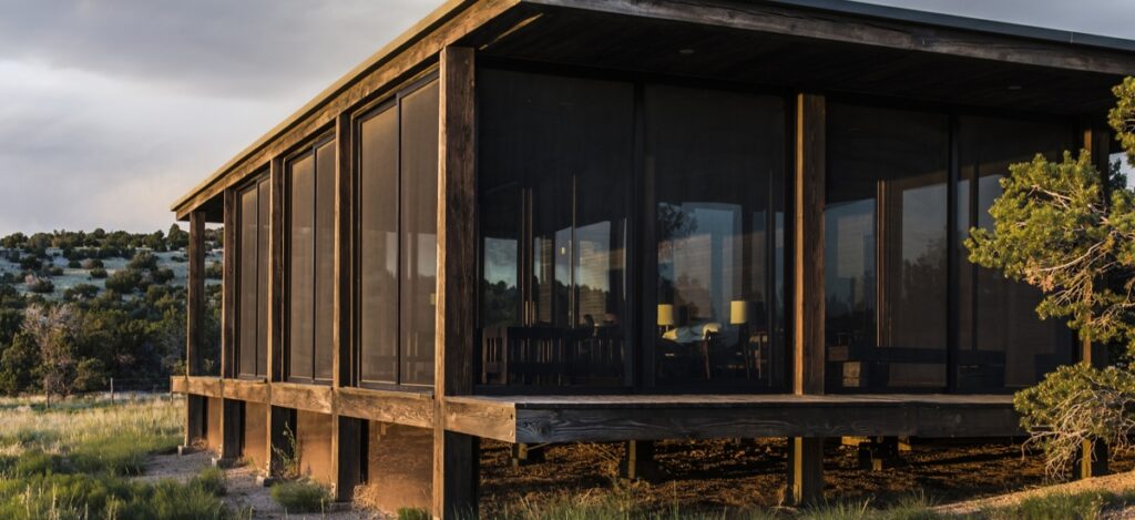 Completed in 2012 for Tom Ford, Rancho Cerro Pelon merges equestrian culture, meditative design, and elemental beauty across more than 24,000 acres of Santa Fe’s stark terrain. / Photo Tom Ford