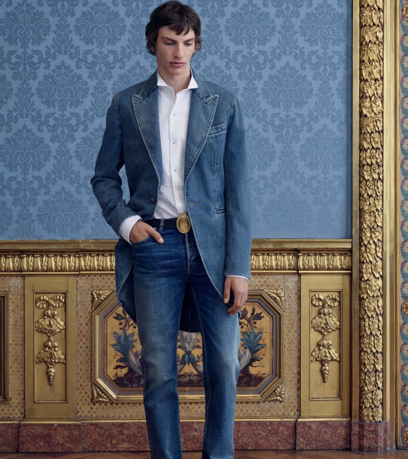 A slim washed denim suit delivers quiet confidence. Its clean outline represents Anderson’s interest in discipline. / Photo Dior